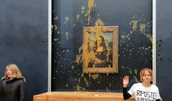Lukisan karya Leonardo da Vinci disiram oleh para aktivis untuk lancarkan aksi protes terkait lingkungan hidup. - Image