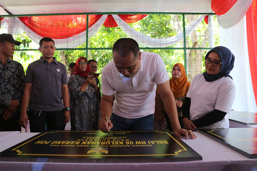 Peresmian sejumlah fasilitas publik di Karangpoh Surabaya oleh Eri Cahyadi (Sumber: Pemkot Surabaya) - Image