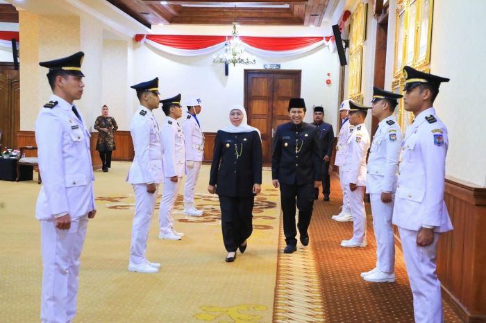 Gubernur Jawa Timur Khofifah Indar Parawansa melantik Pj Bupati Sampang Rudi Arifiyanto dan Pj Wali Kota Probolinggo Nurkholis. - Image