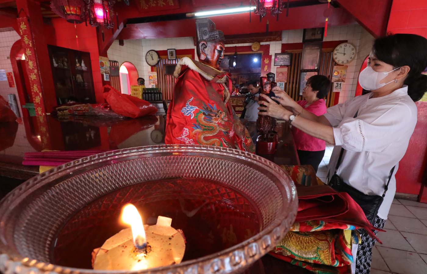 Hujan Deras mengakibatkan Vihara Bahtera Bakti, Jakarta Utara, Tergenang, Rabu (31/1/2024).