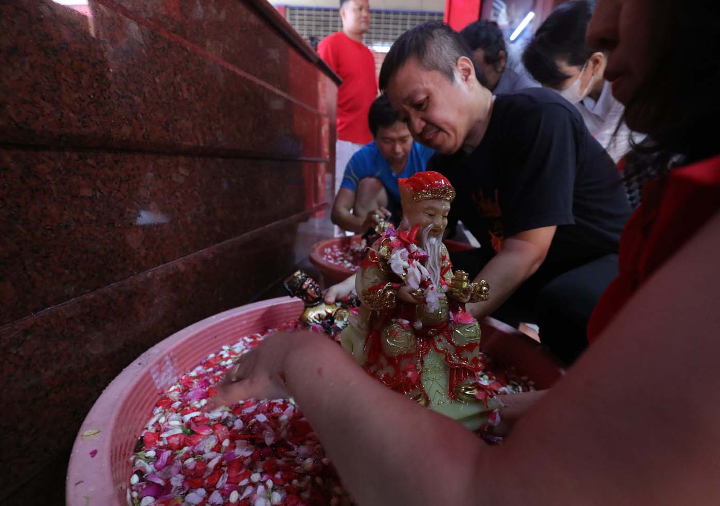 Hujan Deras mengakibatkan Vihara Bahtera Bakti, Jakarta Utara, Tergenang, Rabu (31/1/2024).