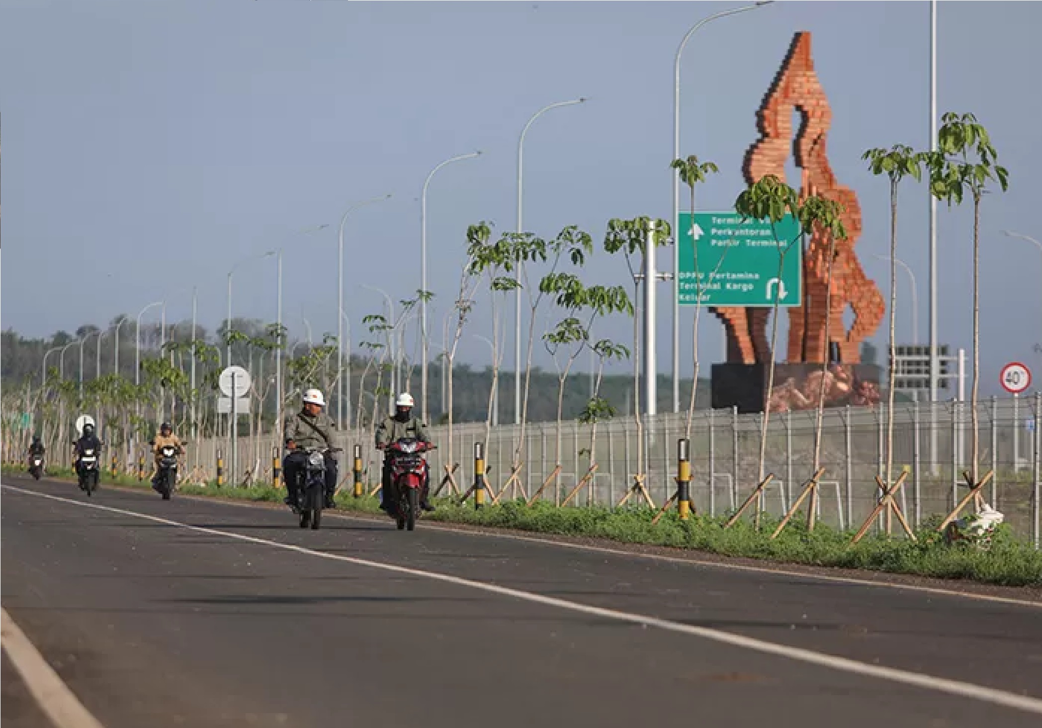 Pengedara motor di kawasan Bandara Dhoho Kediri./radar kediri - Image