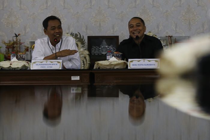 Pemkot Surabaya rapat koordinasi bersama BPK Jatim bahas rekomendasi tindak lanjut hasil pemeriksaan (TLHP) terhadap APBD Kota Surabaya. - Image