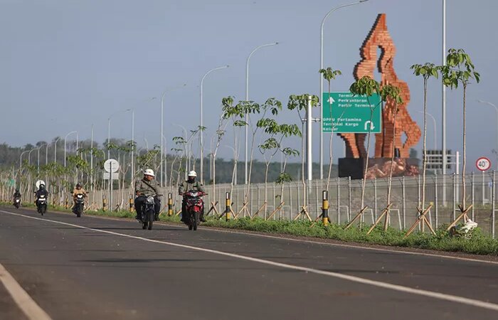 Jalan mengarah ke Bandara Dhoho Kediri (Radar Kediri) - Image