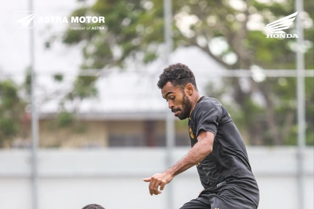 Potret Yakob Sayuri pemain PSM Makassar. - Image