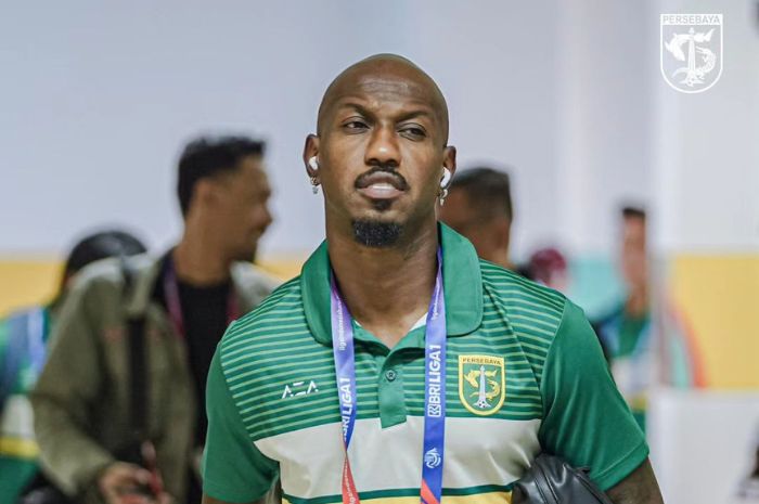 TUNJUKKAN TARINGMU: Paulo Henrique masih kesulitan menunjukkan permainan terbaiknya dalam hal mencetak gol di Persebaya, tak seperti di klub-klub terdahulunya. (Persebaya) - Image