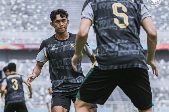 SIAP MELEDAK: Arief Catur siap meledak dalam laga menghadapi Bhayangkara FC, Minggu (4/2). (Persebaya) - Image