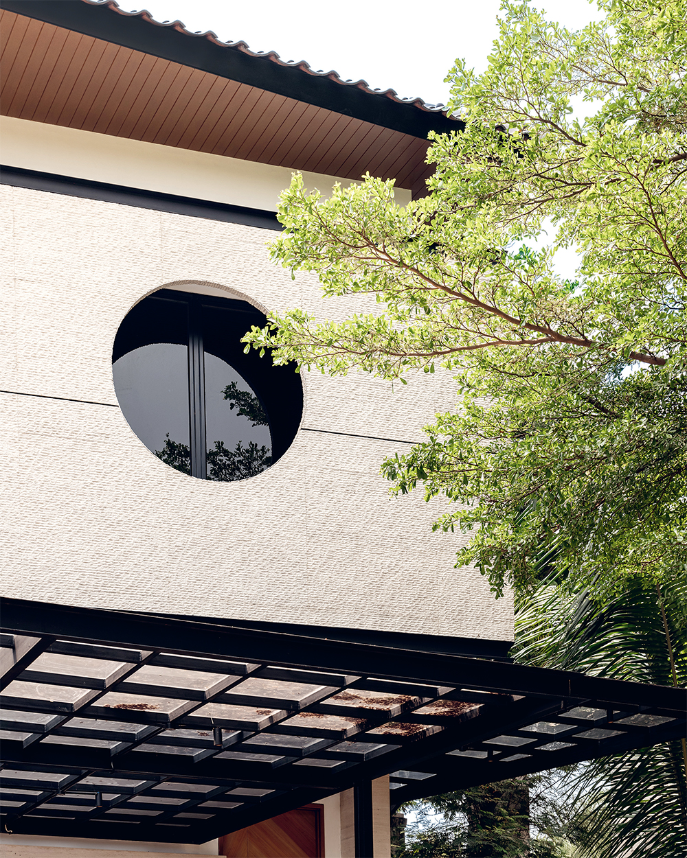 WAJAH SEGAR: Fasad WR House tampil modern dan clean. Ornamen bulat dengan jendela mengambil konsep dari arsitektur Jepang.