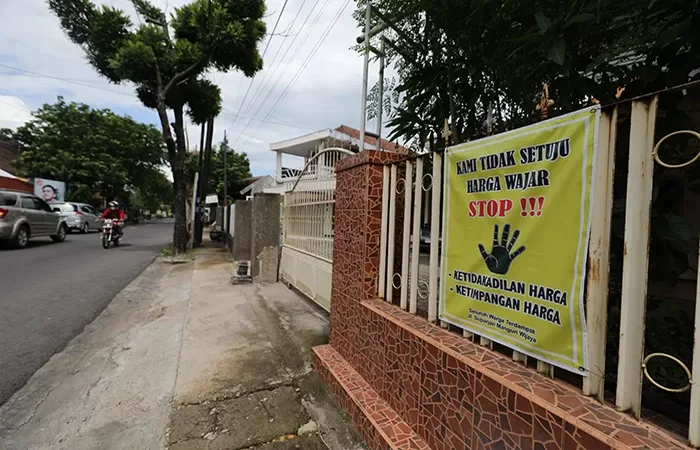 Teka-teki yang membuat mega proyek Tol Kediri-Tulungagung (Ki Agung) tersebut belum kunjung dimulai alias mandek akhirnya terjawab sudah. - Image