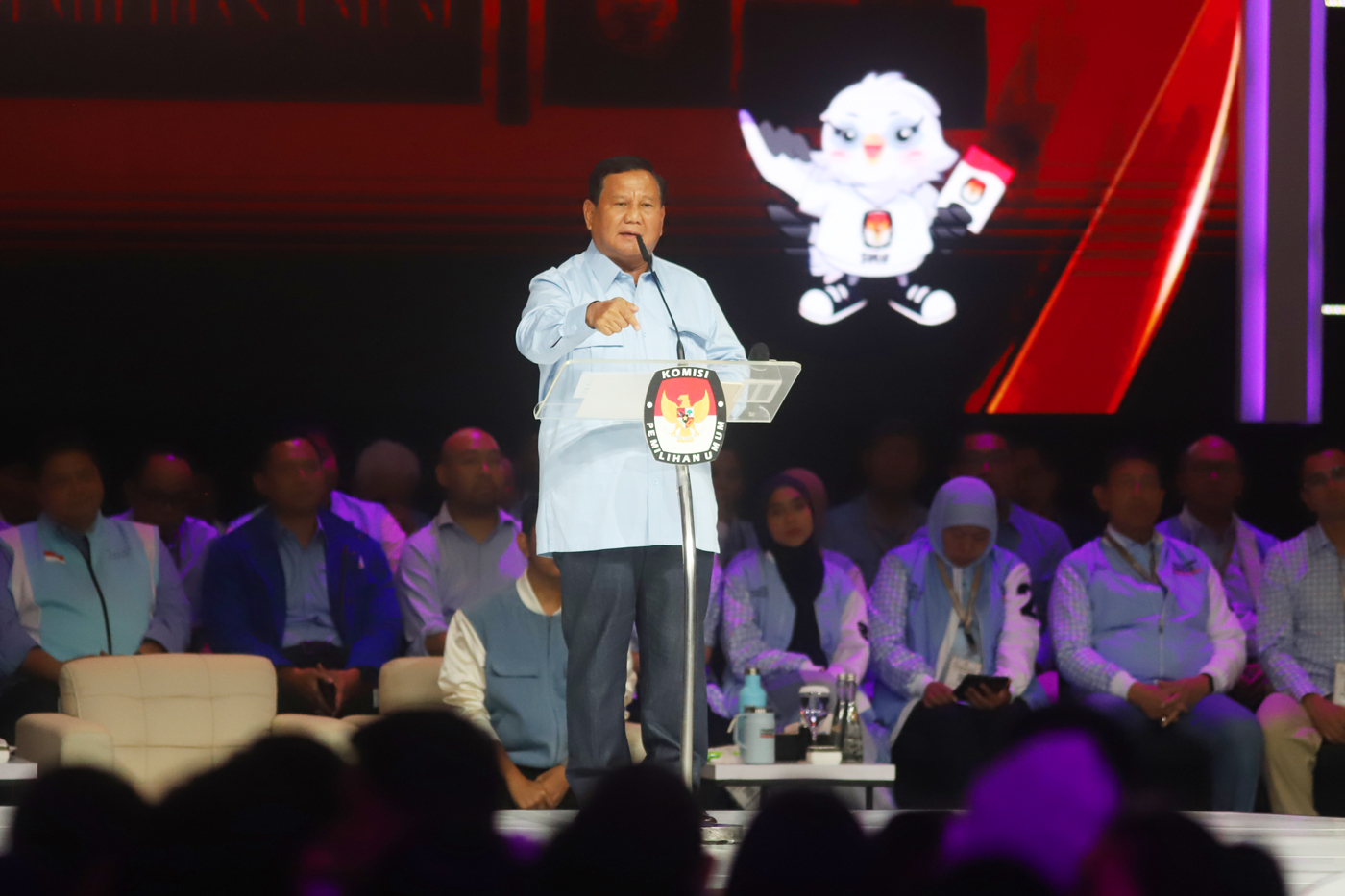 Capres-cawapres nomor urut 2 Prabowo Subianto menyampaikan gagasannya saat debat kelima Pilpres 2024 di Balai Sidang Jakarta Convention Center (JCC) Senayan, Jakarta, Minggu (4/2/2024). - Image