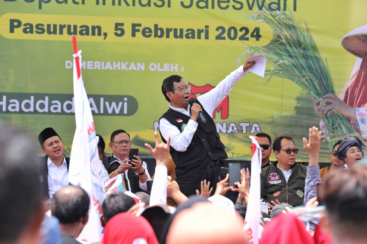 Cawapres Mahfud MD dalam acara Rembug Rakyat di Stadion Untung Suropati, Jalan Pahlawan Nomor 39, Kecamatan Panggungrejo, Kota Pasuruan, Jawa Timur (Jatim), Senin (5/2). (Istimewa) - Image