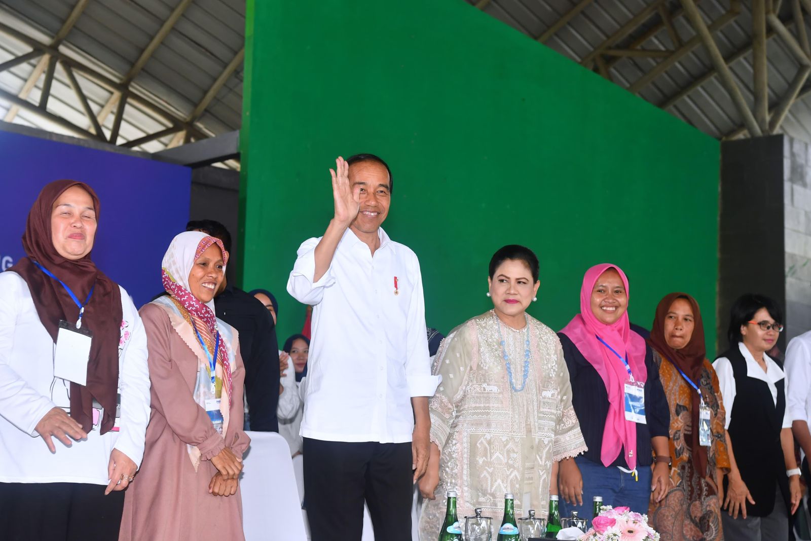 Presiden Jokowi bersama Ibu Negara Iriana Jokowi di Dome Sabilulungan pada Sabtu (3/2) sore. (Istimewa) - Image