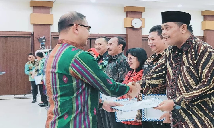 Pemkab Kediri anggarkan 23,6 miliar untuk cegah banjir di area Bandara Dhoho. (Radar Kediri/ Adi Priyatno) - Image