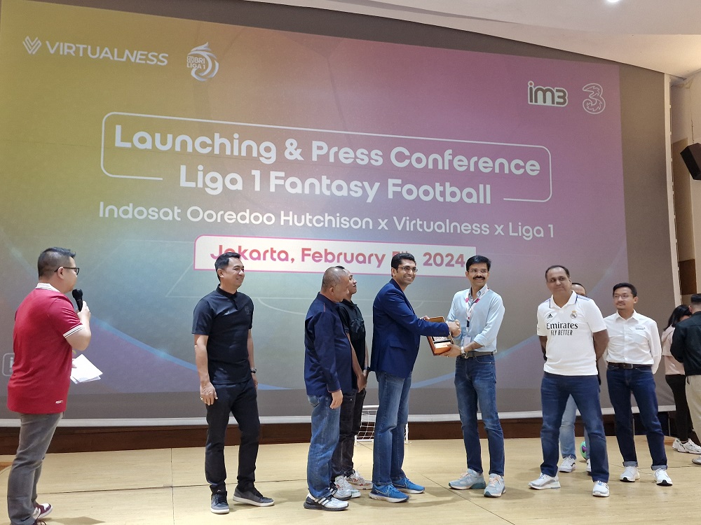 Indosat Ooredoo Hutchison (IOH) mengumumkan kerja sama dengan salah satu pionir platform digital AI generatif berbasis mobile, Virtualness. - Image