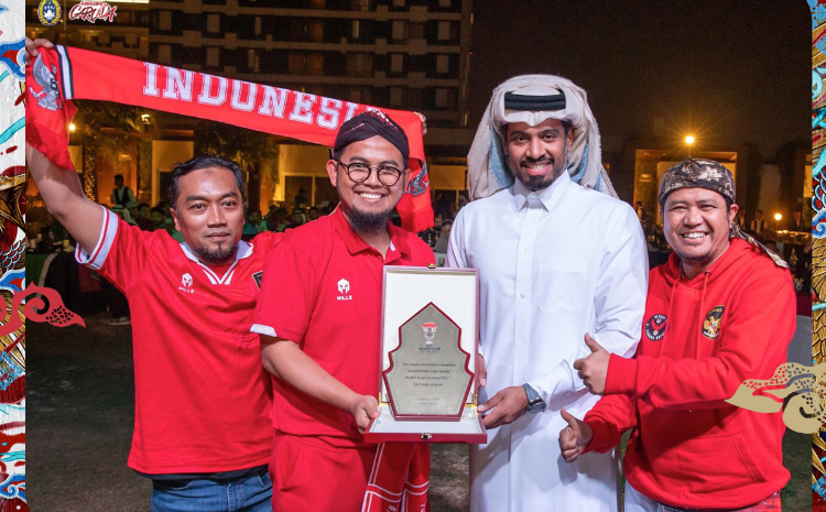 Potret para suporter Timnas Indonesia yang memperoleh penghargaan dari Fan Engagement Program LOC AFC(Sumber Foto : Timnas Indonesia) - Image