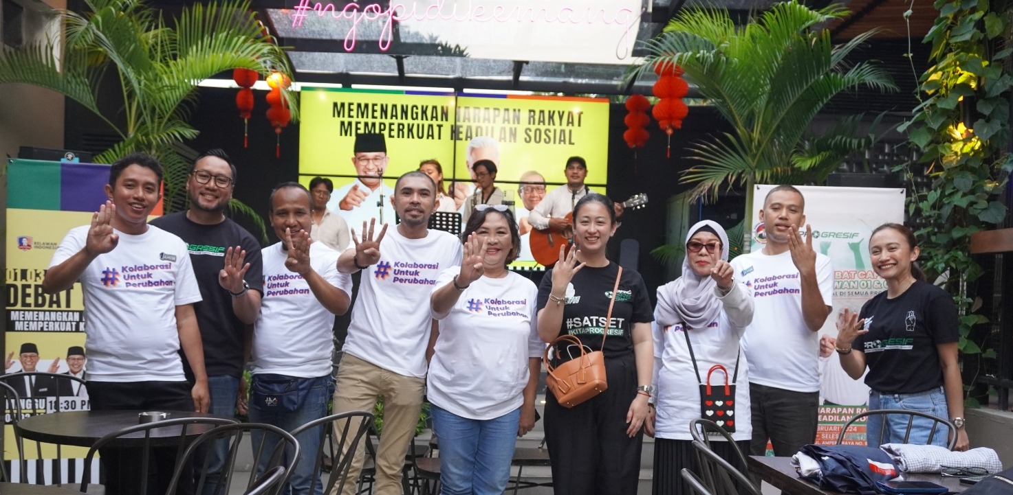 Relawan pendukung paslon 01 dan 03 mengadakan nonton bareng debat terakhir Pilpres 2024 pada 4 Februari 2024. (Istimewa) - Image