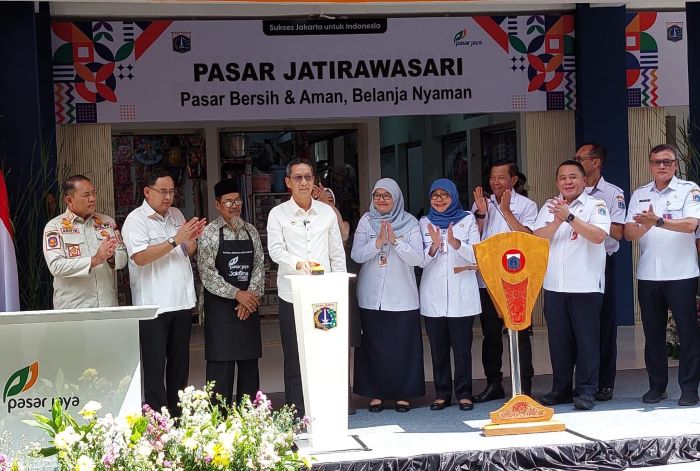 Pj Gubernur DKI Jakarta Heru Budi Hartono resmikan Pasar Jatirawasari (Jakpus) dan Pasar Cilincing (Jakut), Rabu (7/2). - Image
