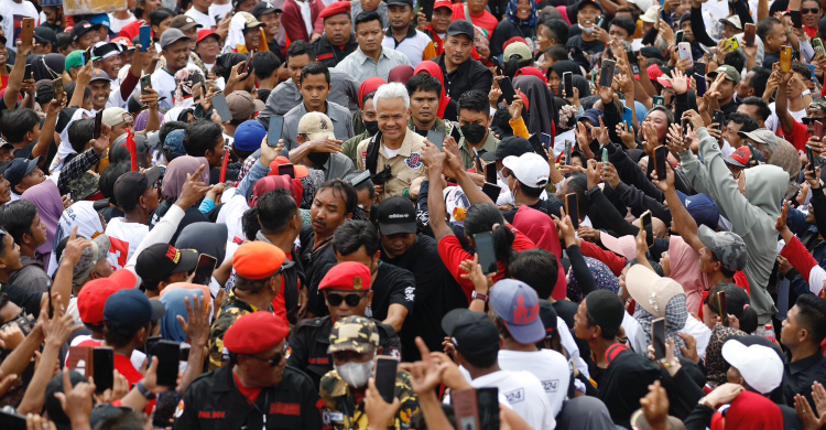 Capres Ganjar Pranowo saat di Hajatan Rakyat Grobogan, Jawa Tengah, Rabu (7/2). (Istimewa) - Image