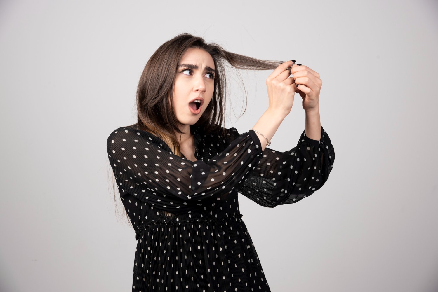 ilustrasi rambut memutih di usia muda. Sumber foto: Freepik - Image