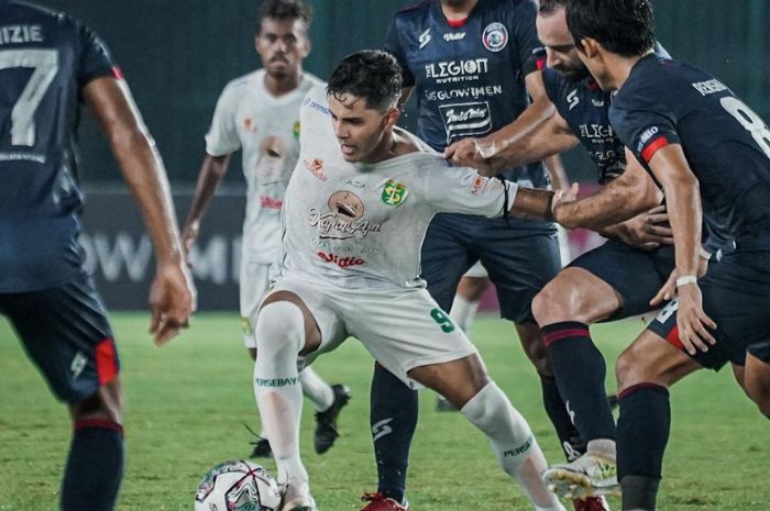JEJAK ABADI: Bruno Moreira ketika menghadapi Arema FC di Liga 1 Indonesia. Dia lahir di tanah abadi sejarah sepak bola di Brasil, Sao Paulo. (Instagram Bruno Moreira) - Image