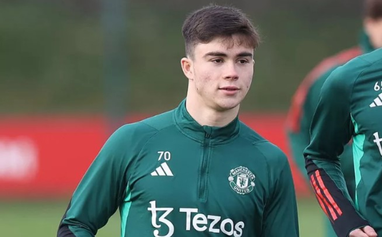 Manchester Evening News | Harry Amass sedang berlatih bersama tim utama Manchester United. - Image