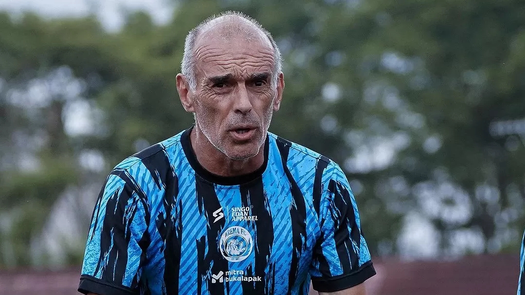 Pelatih Arema FC, Fernando Valente. (IG/aremafcofficial) - Image