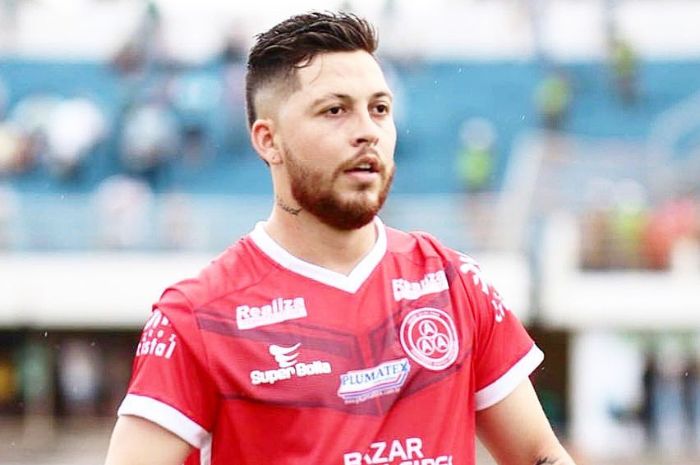 GUDANG PEMAIN TOP: Robson Duarte ketika berseragam AA Anapolis, salah satu klub di Brazil yang jadi pijakan era awal karier profesionalnya. (Instagram Robson Duarte) - Image