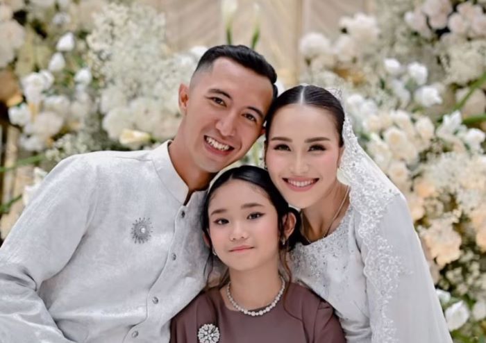 Ayu Ting Ting dan calon suaminya, Lettu Muhammad Fardana - Image