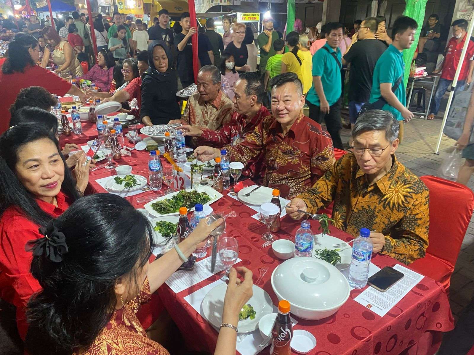 Tuk Panjang, tradisi menyambut Tahun Baru Imlek kembali digelar di Pasar Semawis, Kawasan Pecinan Semarang, Kamis malam (8/2/2024). (Foto : RRI/Rahma) - Image