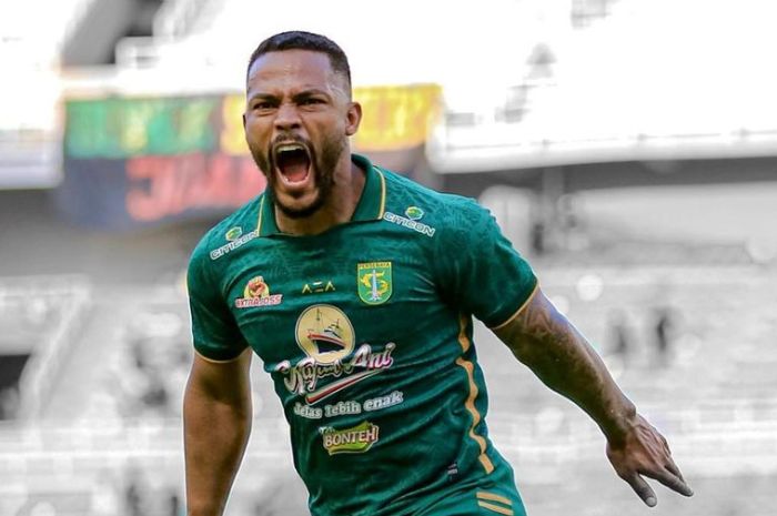 HANYA SEBENTAR: Paulo Victor gagal menunjukkan ketajamannya di Persebaya Surabaya dan harus berpisah dari skuad Green Force di putaran kedua Liga 1 Indonesia 2023/2024. (Instagram Paulo Victor) - Image
