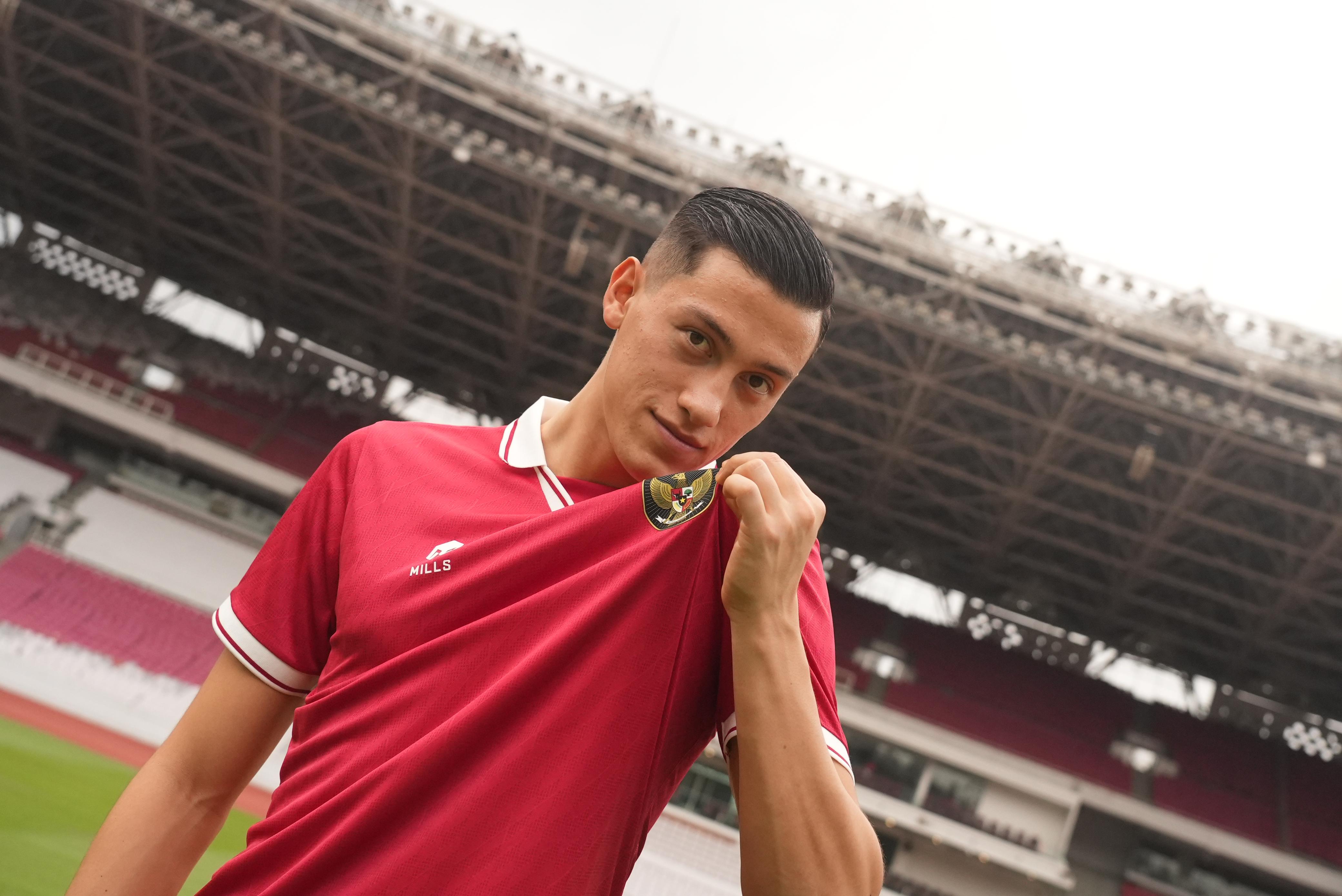 Jay Idzes saat menyambangi Stadion Gelora Bung Karno (GBK) (Sumber Foto : PSSI) - Image
