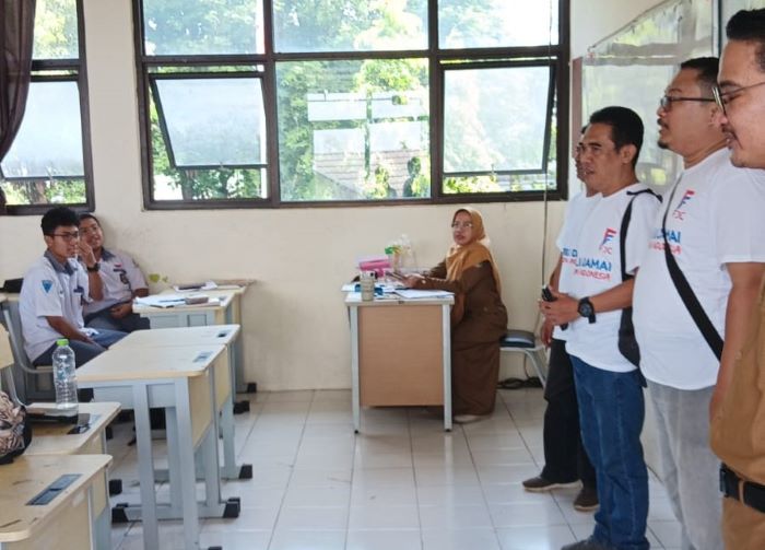 FJC sosialisasi pemilu damai untuk pemilih pemula di SMAN 7 Kota Cirebon. - Image