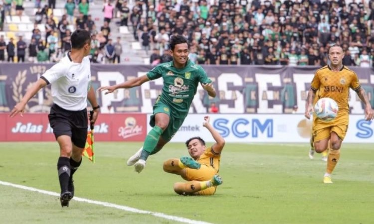 Persebaya di laga sebelumnya dengan Bhayangkara FC. (ANTARA) - Image