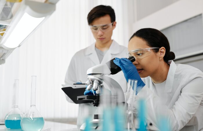 berikut adalah beberapa pilihan karier atau pekerjaan terbaik bagi seorang INTJ di beragam sektor industri./pexels by Edward Jenner. - Image