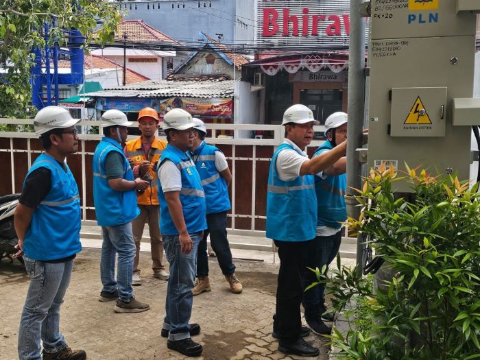 PT PLN (Persero) melakukan inspeksi kesiapan kelistrikan mendukung Pemilu 2024 di wilayah Jatim. - Image