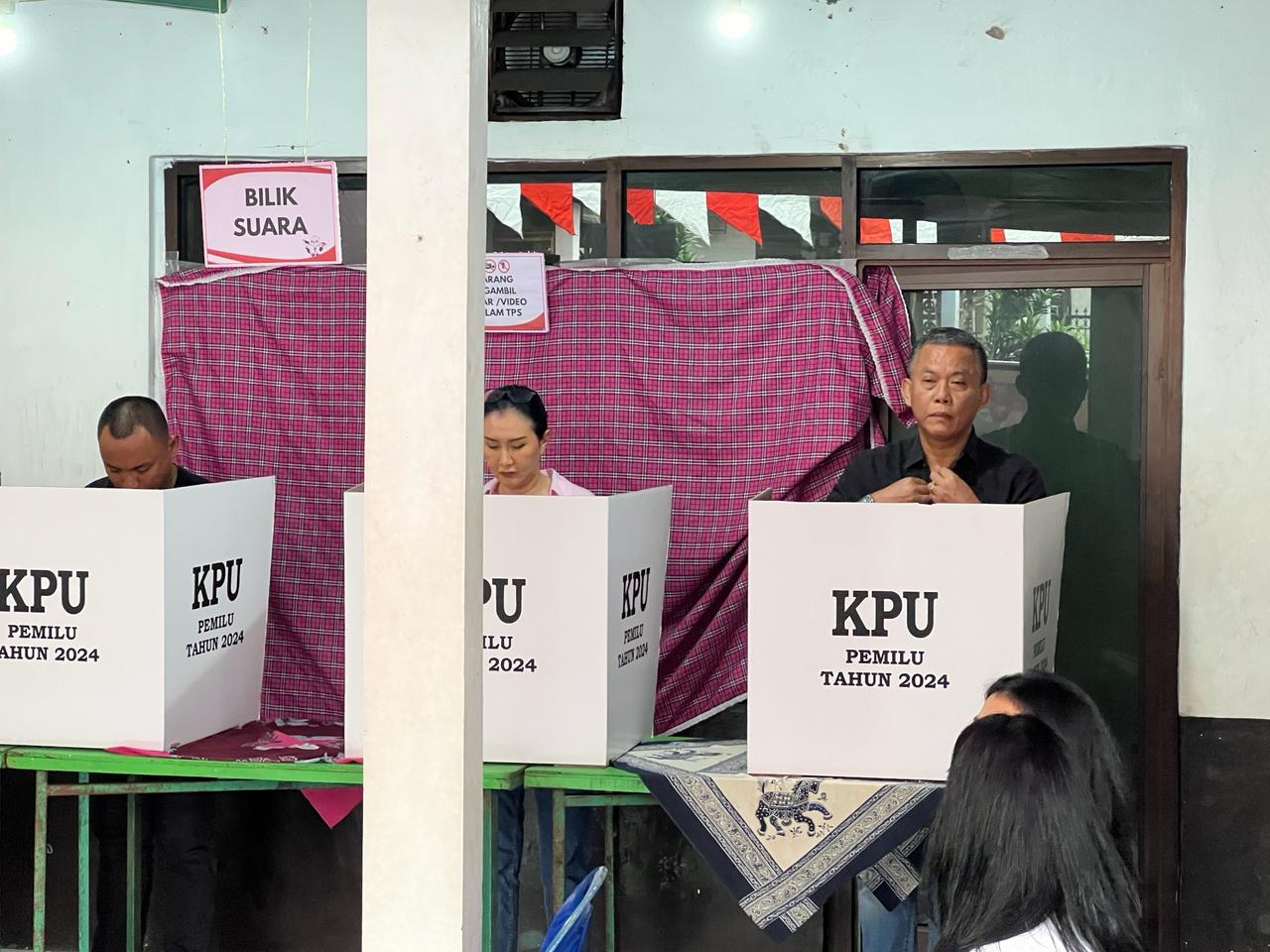 Ketua Tim Pemenangan Daerah (TPD) Ganjar Pranowo-Mahfud MD Provinsi DKI Jakarta Prasetyo Edi Marsudi menggunakan hak pilihnya dalam Pemilu 2024 pada Rabu (14/2) siang. (Istimewa) - Image