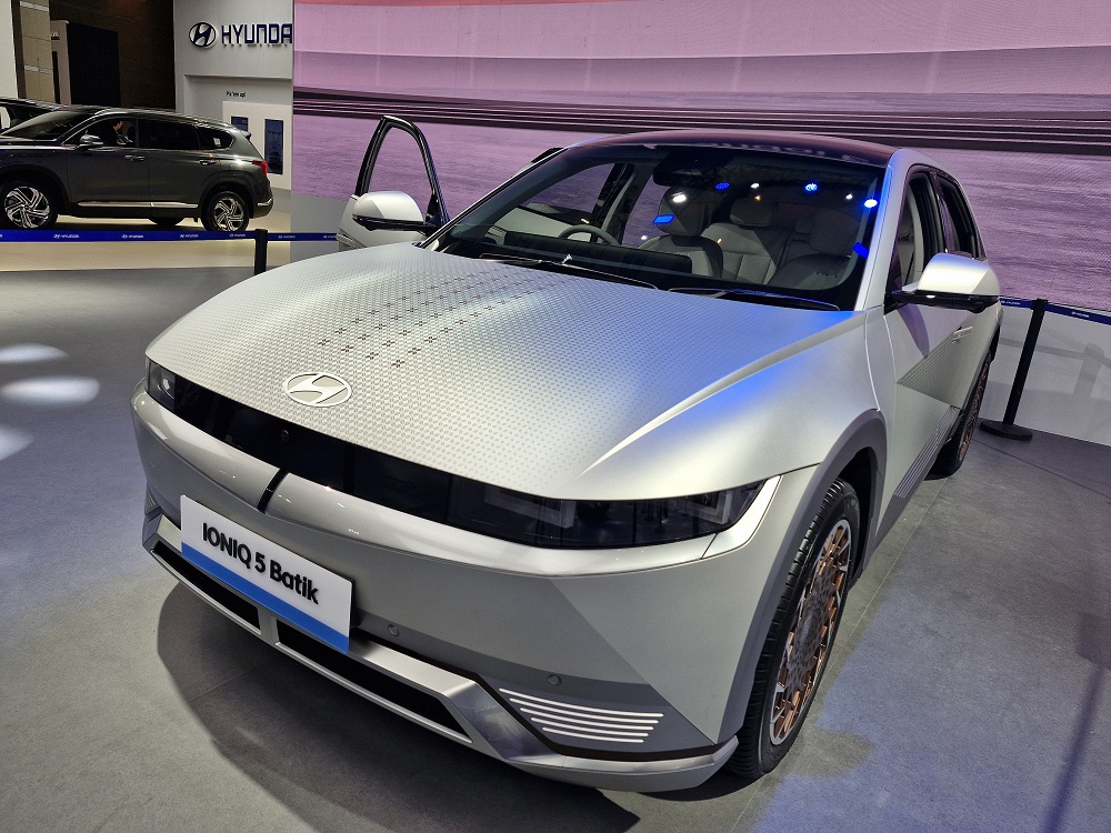 Hyundai IONIQ 5 Batik tampil di IIMS 2024. - Image
