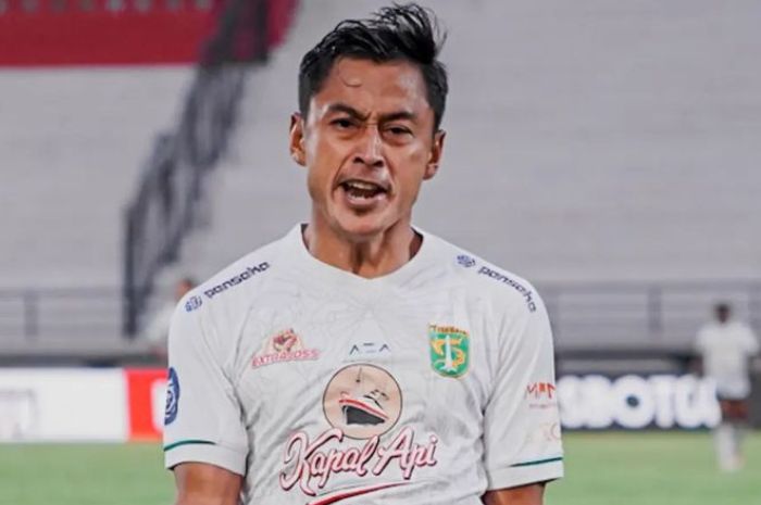 WONDERKID: Samsul Arif Munip ‘wonderkid’ Persebaya Surabaya yang jadi pencetak gol tertua di Green Force. (Instagram Samsul Arif Munip) - Image