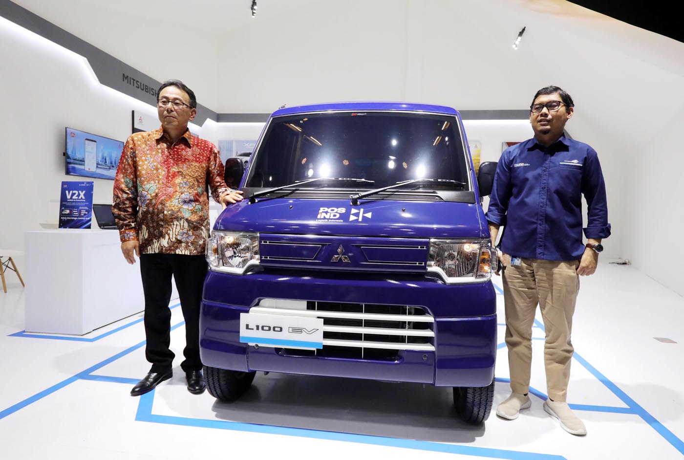 Mitsubishi L100 EV saat pengumuman penjualan dalam Indonesian International Motor Show (IIMS) 2024 di JIExpo Kemayoran, Jakarta. - Image