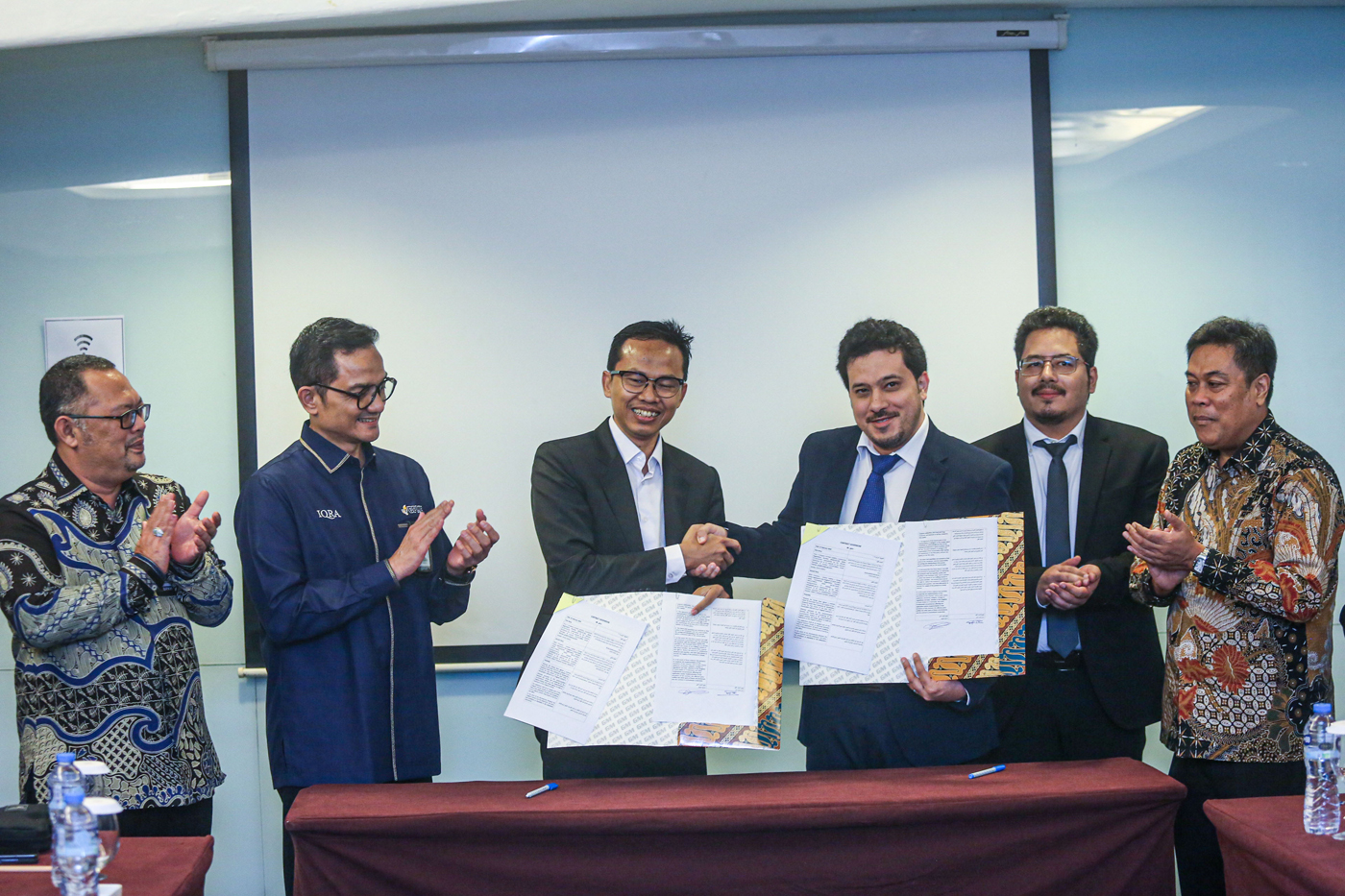 Ketua Dewan Pengawas Badan Pengelola Keuangan Haji (BPKH) Firmansyah Nazarudin (dari kanan) berbincang dengan Operation Manager 4J Company Saudi Arabia Yousof Jan, Director 4J Company Saudi Arabia Ahmed Jan, Mudir BPKH Limited Sidiq Haryono, Kepala BPKH F - Image