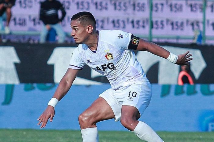 MONCER: Renan Silva jadi moncer berkat kedatangan Ze Valente dari Persebaya Surabaya ke Persik Kediri. (Instagram Renan Silva) - Image