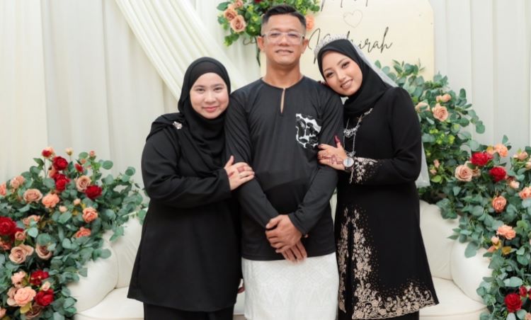 Wani bersama Suami dan Madunya di pelaminan. (TikTok) - Image