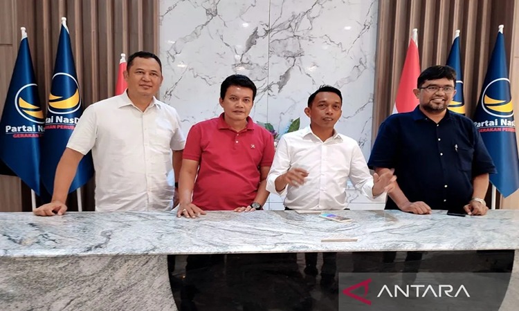 Gambar saat konferensi pers hasil rekapitulasi internal untuk Pemilu 2024 di Kantor DPW NasDem Sulawesi Selatan (antaranews.com) - Image