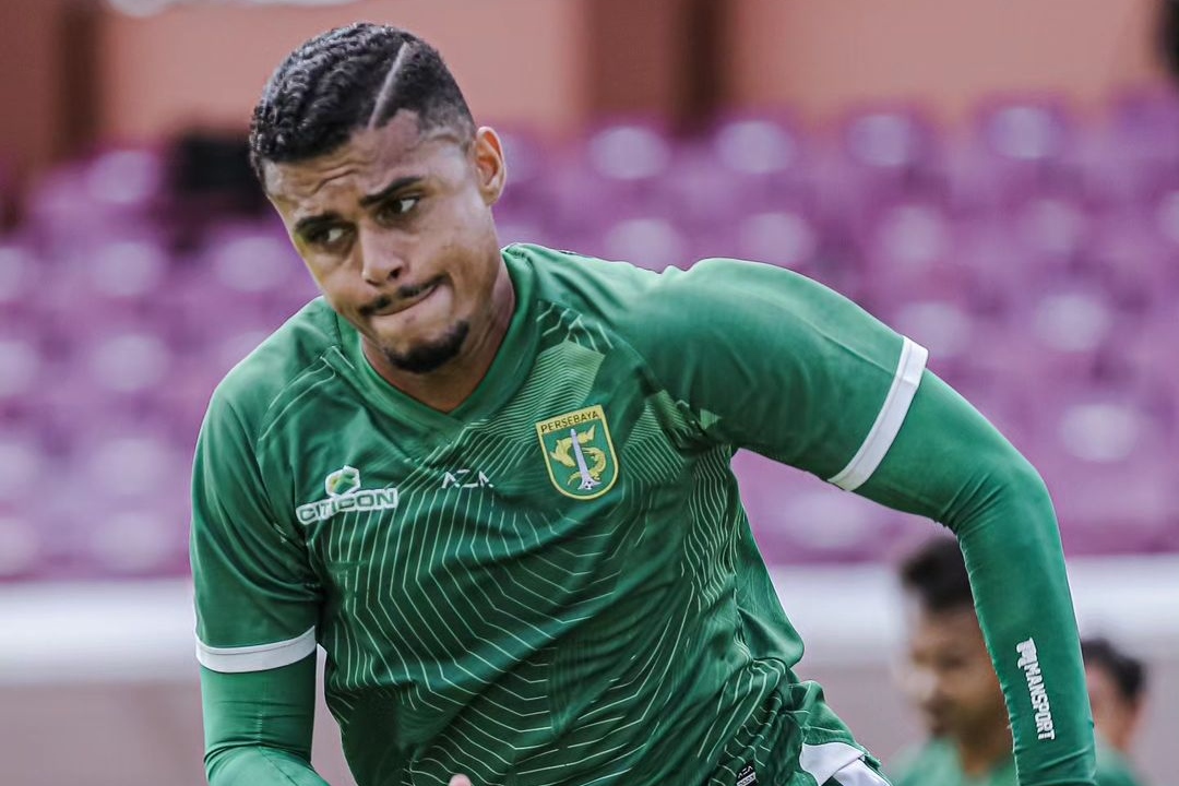 Potret Yan Victor pemain Persebaya Surabaya./(Instagram/officialpersebaya) - Image