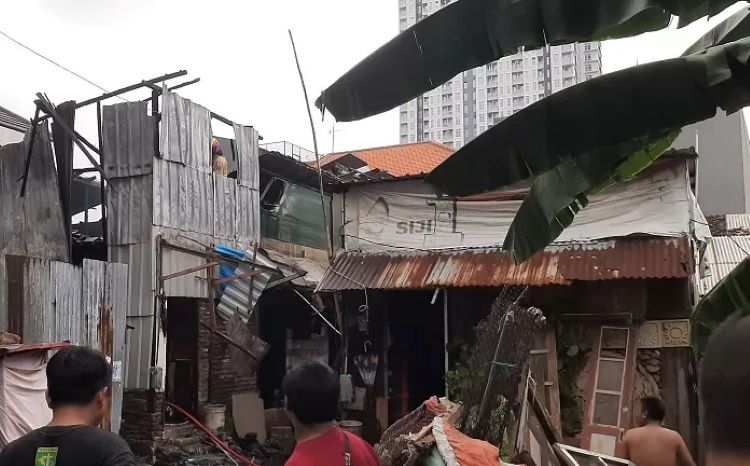 Kondisi rumah yang terbakar./Dok Radar Surabaya - Image