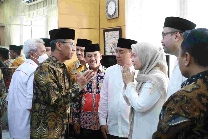 Penjabat (PJ) Gubernur Heru Budi Hartono menyampaikan rasa duka cita atas meninggalnya Fadjar Panjaitan. - Image