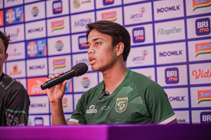 Andre Oktaviansyah harus siap menerima hukuman dari Komdis PSSI setelah aksinya memukul pemain Persita Tangerang, Badrian Ilham. (Persebaya Surabaya) - Image