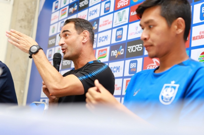 MUSAFIR: Pelatih PSIS Semarang, Gilbert Agius, tak mempermasalahkan tim asuhannya bermain di Stadion Moch Soebroto, Magelang, ketika menjamu Dewa United FC, sore ini. (Badan Liga Indonesia) - Image