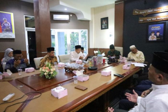 Rapat penetapan besaran zakat fitrah di Kuningan, Jawa Barat. - Image