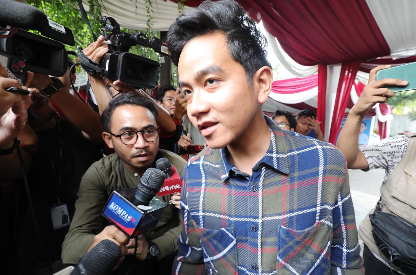 Calon wakil presiden nomor urut 2 Gibran Rakabuming Raka melakukan pertemuan di Jakarta, Jumat (23/2/2024). - Image
